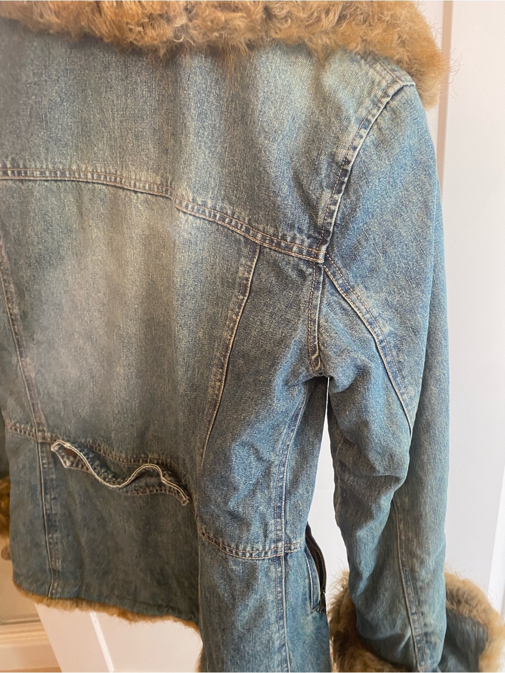 Vintage Y2K Denim Jacket with Brown Faux-Fur Trim - Picture 11 of 13